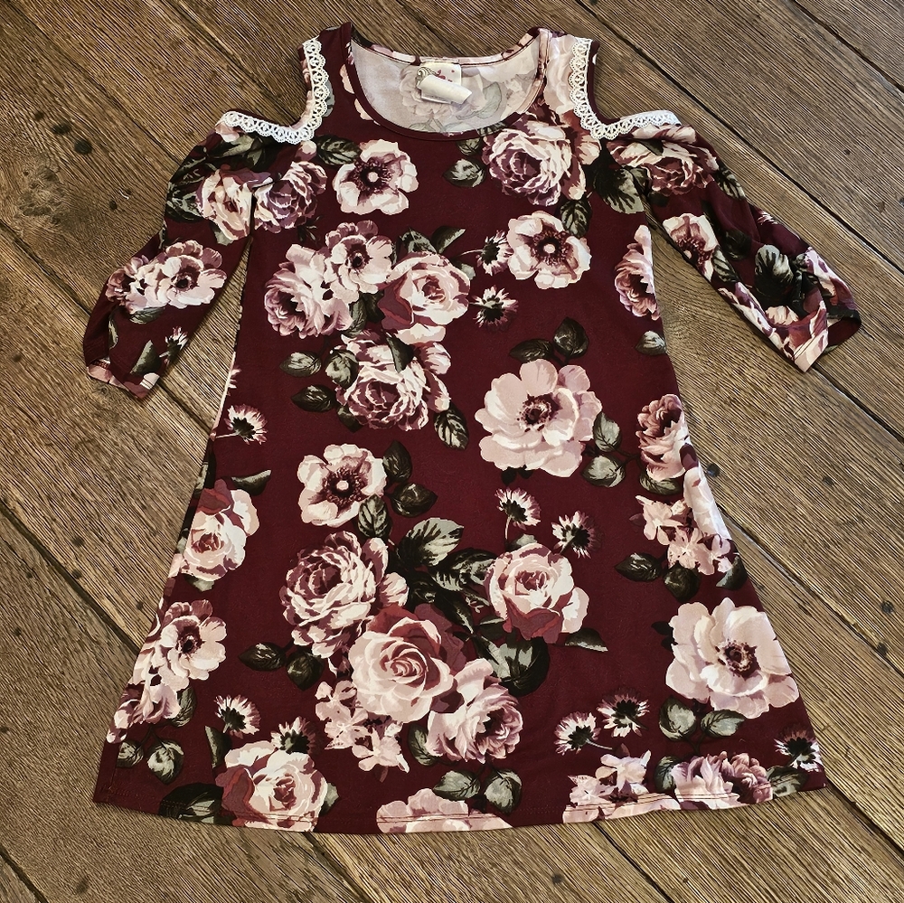 Jenna & Jessie cold shoulder flowered top size 8